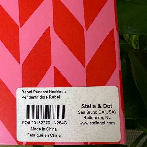 Stella & Dot Women’s Rebel Pendant Gold Statement Layered Adjustable Necklace - Picture 16 of 16